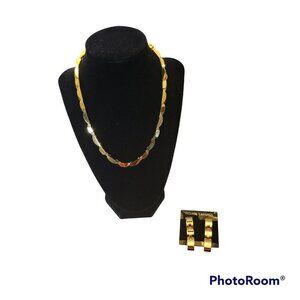 NEW Fashion Jewelry - Set of Necklace and Earrings - Golden